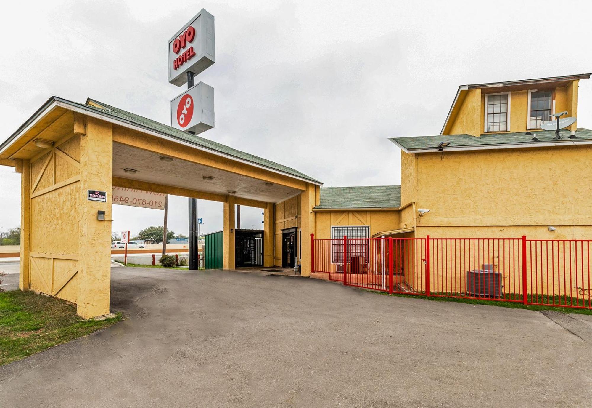Oyo Hotel San Antonio Lackland Near Seaworld Экстерьер фото