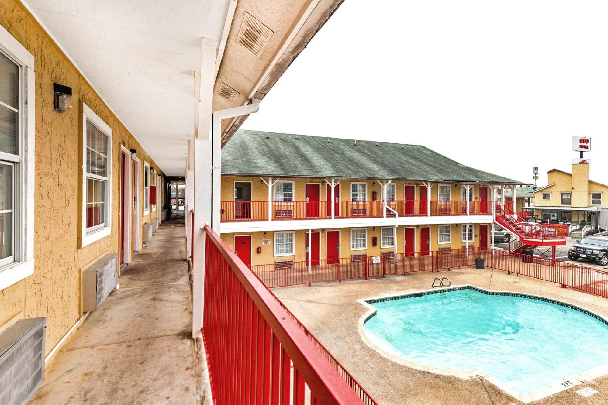 Oyo Hotel San Antonio Lackland Near Seaworld Экстерьер фото