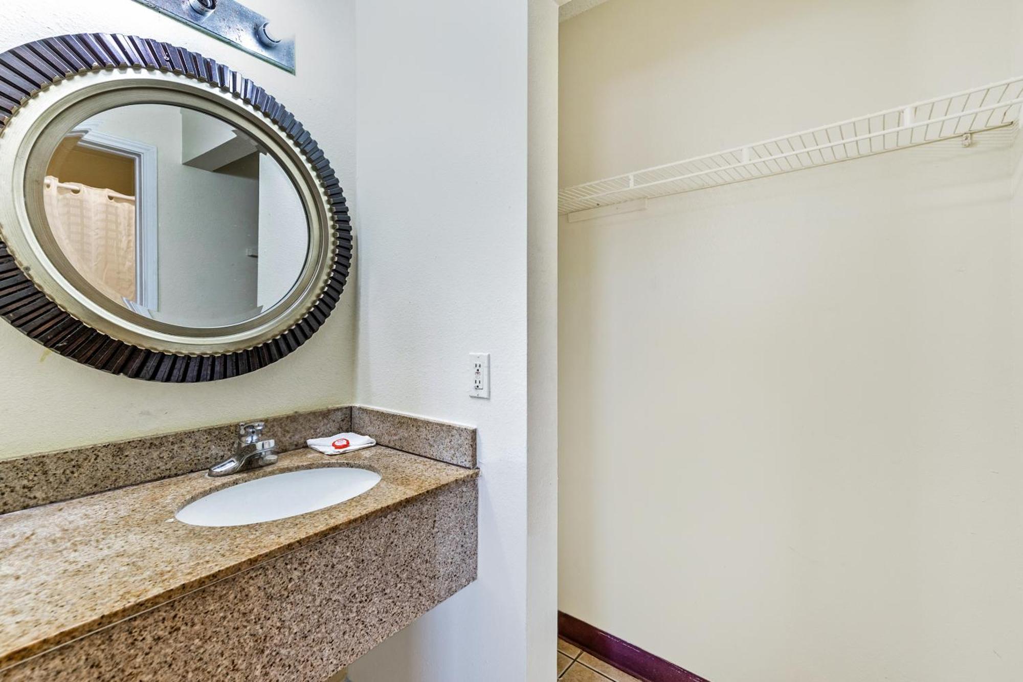 Oyo Hotel San Antonio Lackland Near Seaworld Экстерьер фото